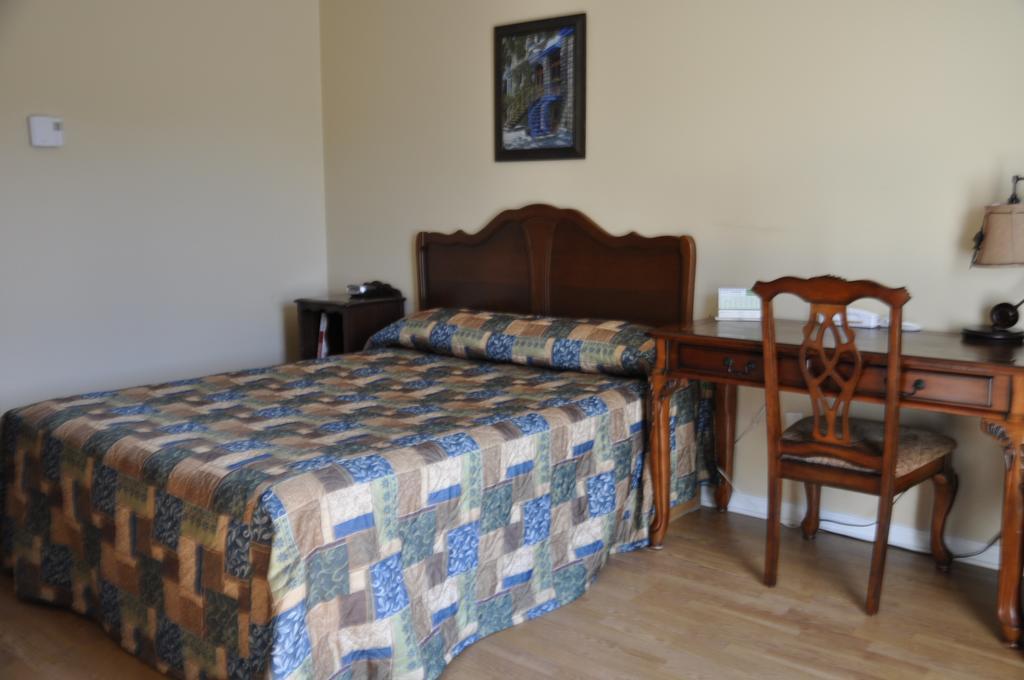 Motel Les Pignons Verts Buckingham Rom bilde